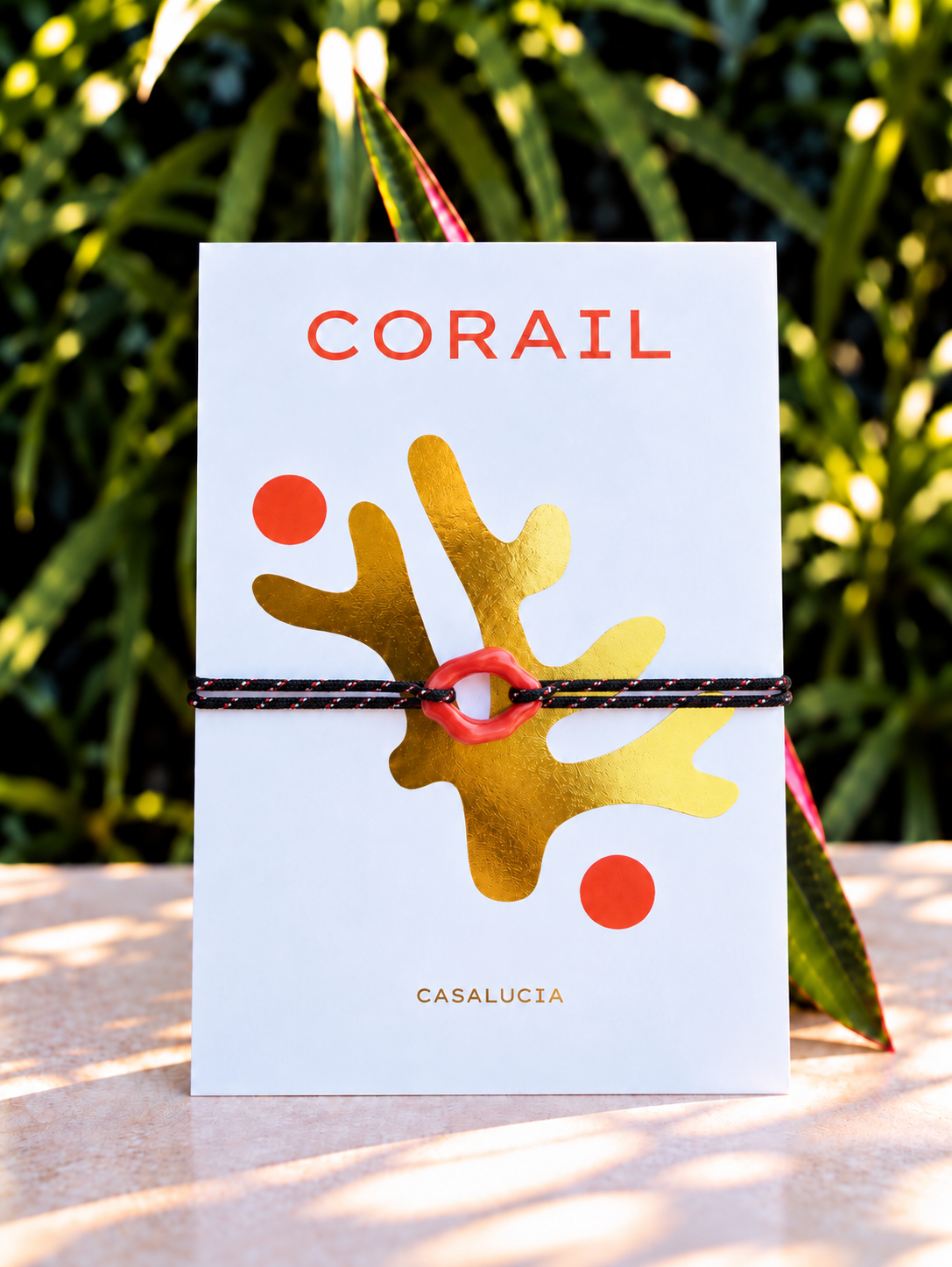 Giru Grande – bracelet, noir, sur sa carte